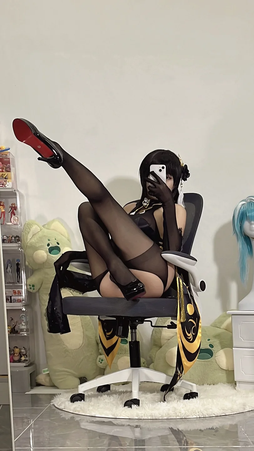 影子喵Ghost - 镇海黑旗袍 [131P,4V-3.71GB] tg@simisebaisi 【丝足阁】116.webp